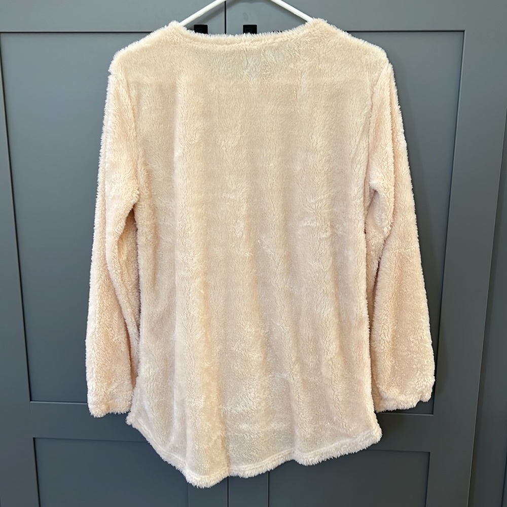 Woman’s Sz 3XL Super Soft Cream Fuzzy Hi/Low Long Sleeve Top - Picture 4 of 5
